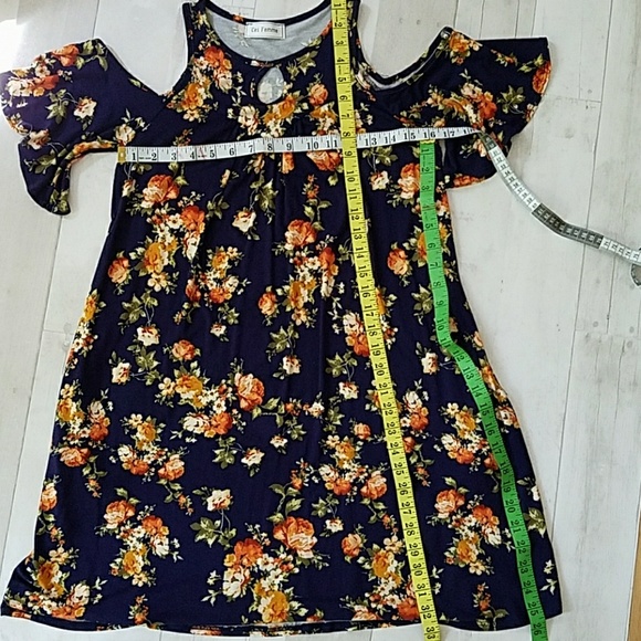 Floral Cold shoulder Dress - Picture 4 of 7